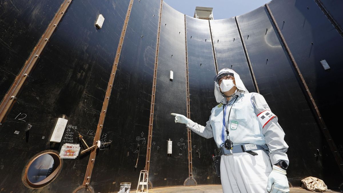Japonci chtějí vypustit do oceánu milion tun kontaminované vody z Fukušimy